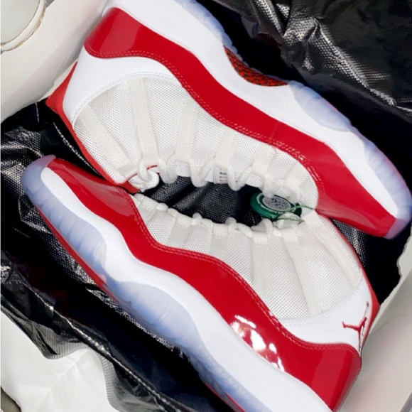 Jordan 11 Retro Cherry (2022) - Picture 8 of 8